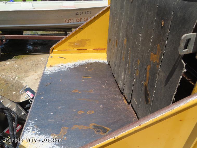 image for item DE3562 Vermeer BC1000 wood chipper