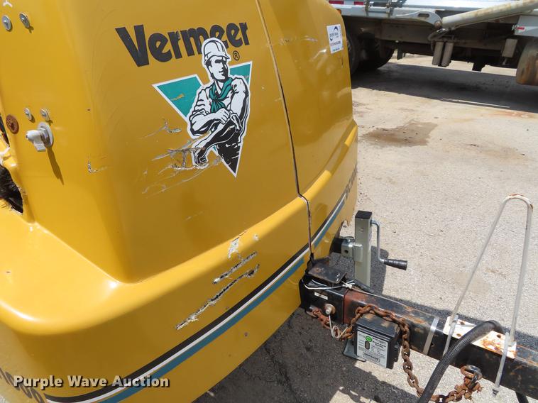 image for item DE3562 Vermeer BC1000 wood chipper