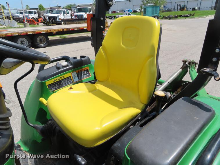image for item DE3563 2006 John Deere 3720 MFWD tractor