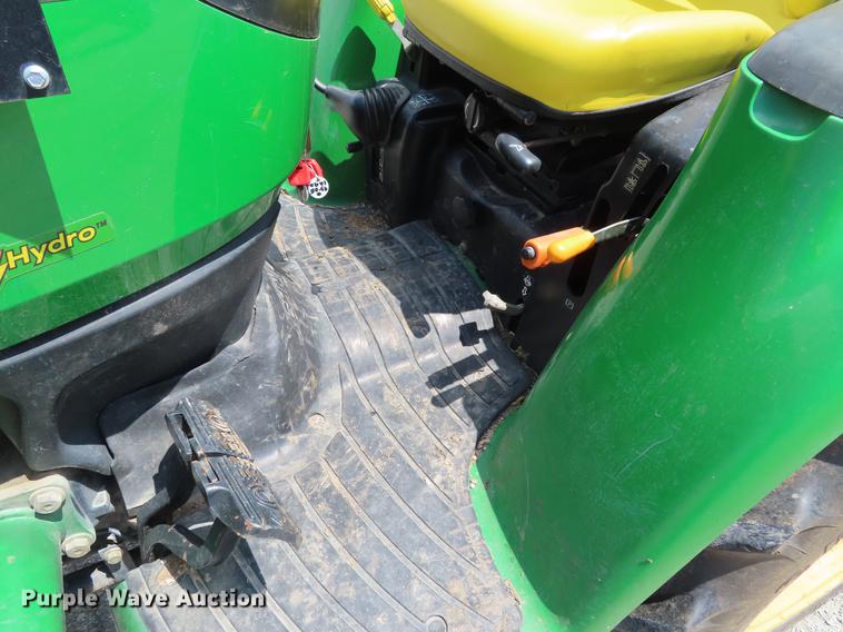 image for item DE3563 2006 John Deere 3720 MFWD tractor