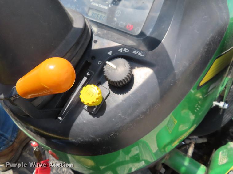 image for item DE3563 2006 John Deere 3720 MFWD tractor