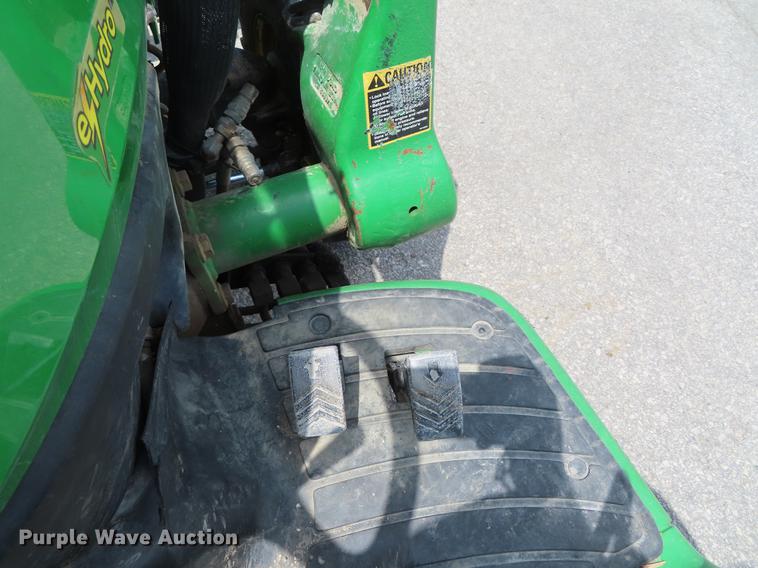 image for item DE3563 2006 John Deere 3720 MFWD tractor