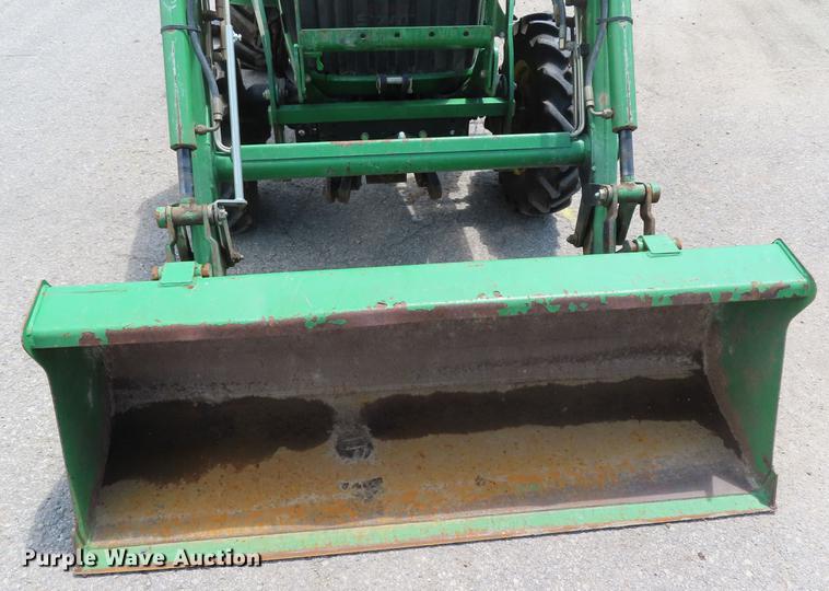 image for item DE3563 2006 John Deere 3720 MFWD tractor
