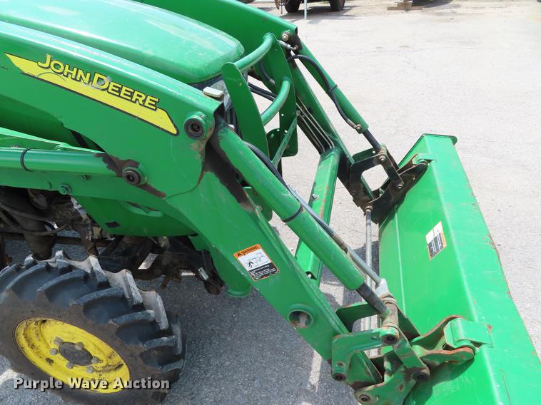 image for item DE3563 2006 John Deere 3720 MFWD tractor