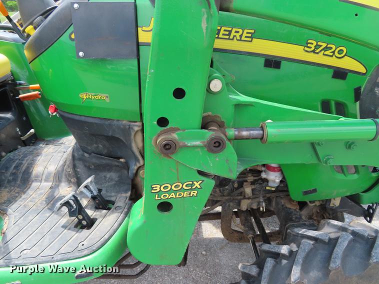 image for item DE3563 2006 John Deere 3720 MFWD tractor
