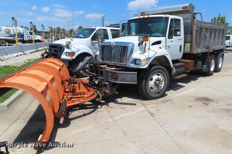 image for item DE3566 2006 International 7400 dump truck