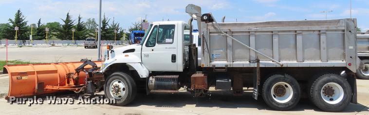 image for item DE3566 2006 International 7400 dump truck