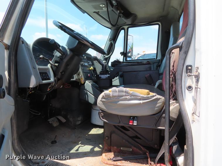 image for item DE3566 2006 International 7400 dump truck