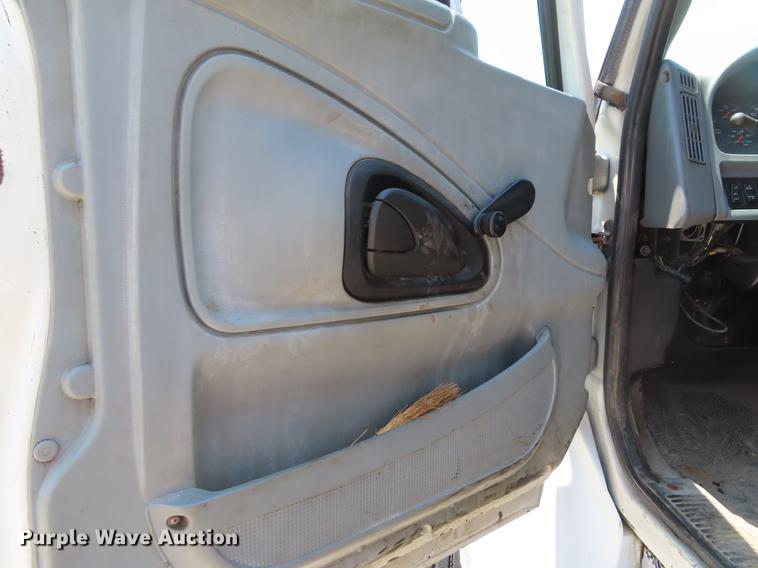 image for item DE3566 2006 International 7400 dump truck