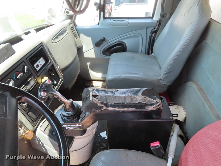 image for item DE3566 2006 International 7400 dump truck