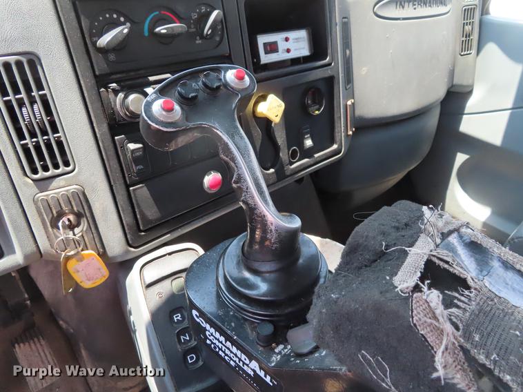 image for item DE3566 2006 International 7400 dump truck