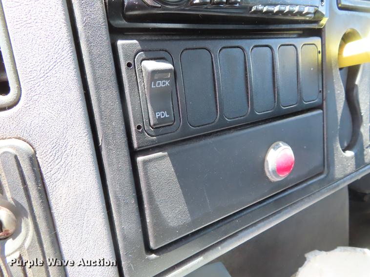 image for item DE3566 2006 International 7400 dump truck