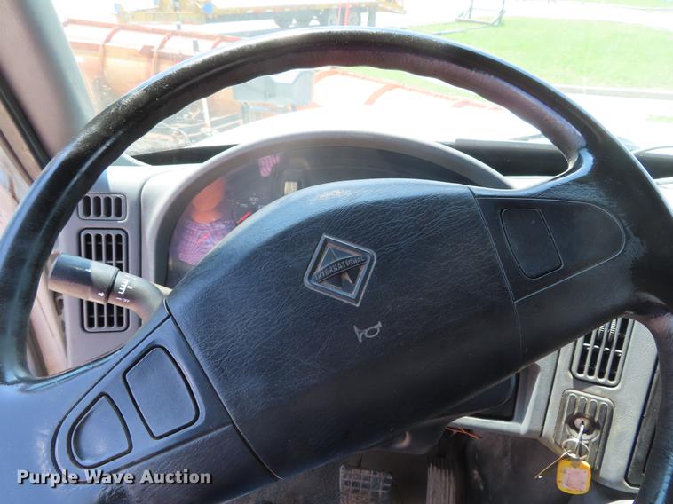 image for item DE3566 2006 International 7400 dump truck