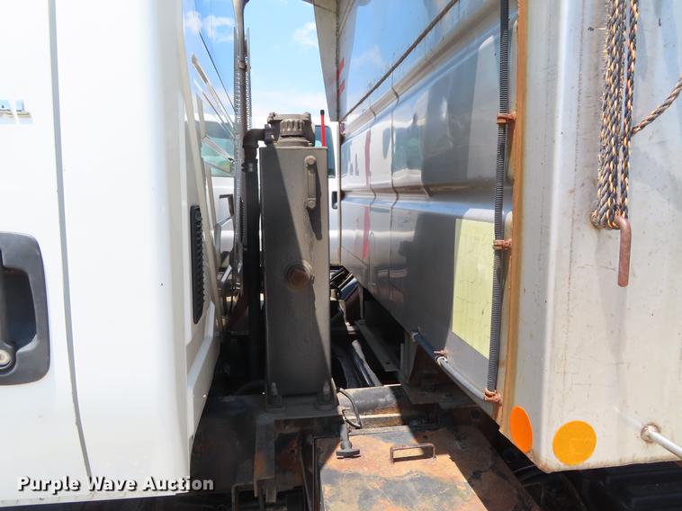 image for item DE3566 2006 International 7400 dump truck