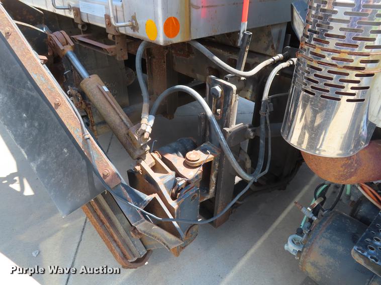 image for item DE3566 2006 International 7400 dump truck