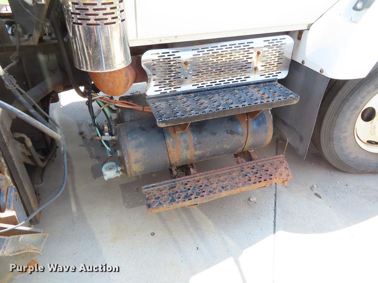 image for item DE3566 2006 International 7400 dump truck