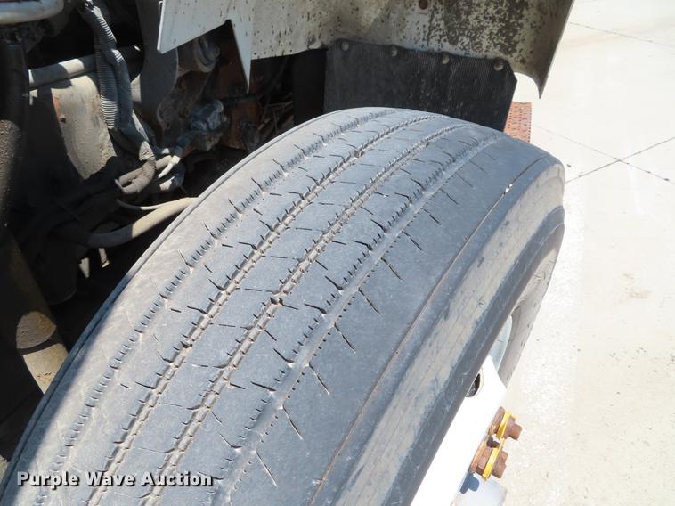 image for item DE3566 2006 International 7400 dump truck