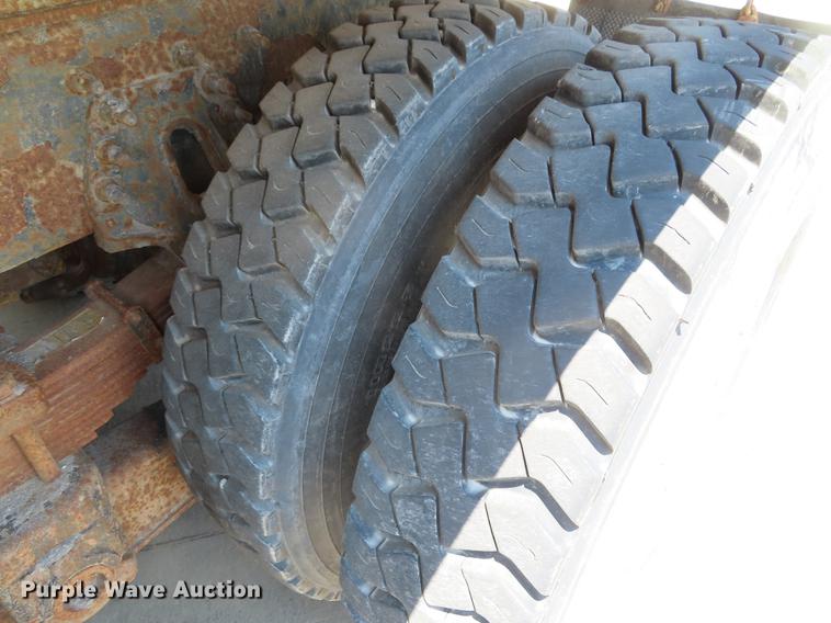 image for item DE3566 2006 International 7400 dump truck