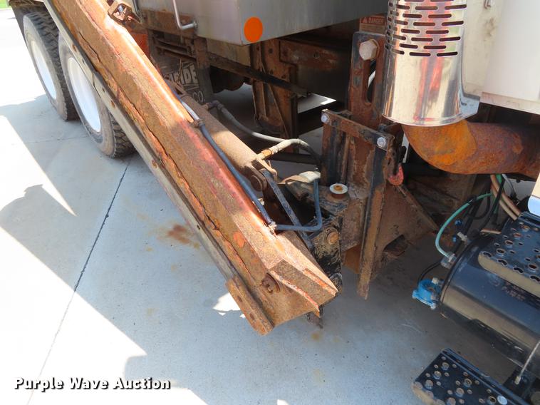 image for item DE3567 2007 International 7400 dump truck