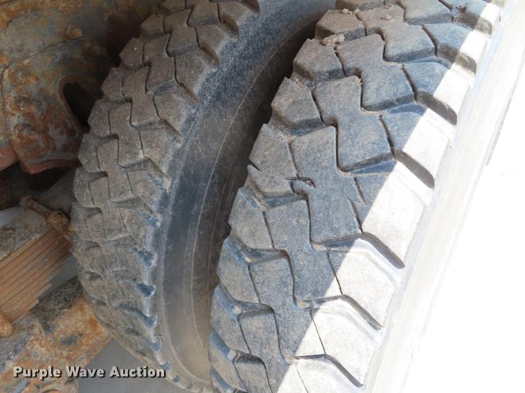 image for item DE3567 2007 International 7400 dump truck