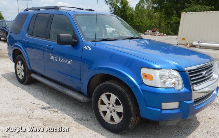 image for item DE3569 2010 Ford Explorer SUV