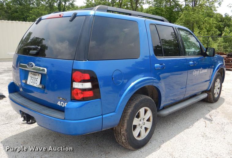 image for item DE3569 2010 Ford Explorer SUV