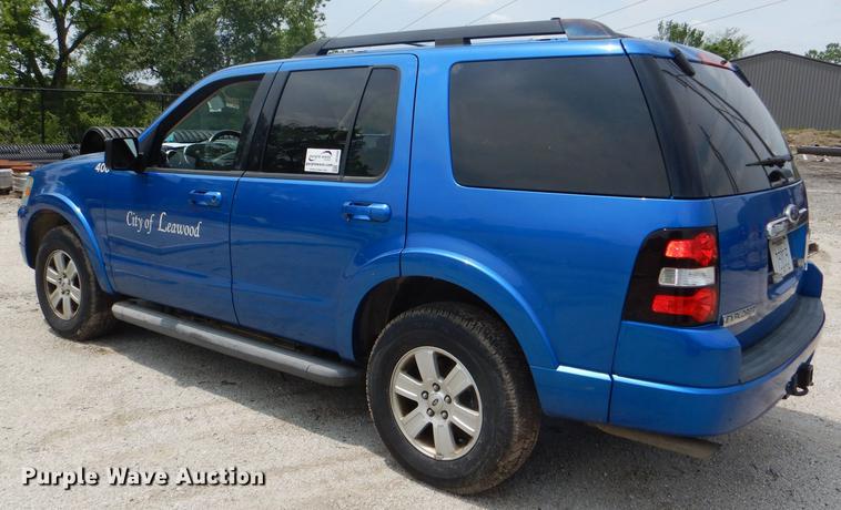 image for item DE3569 2010 Ford Explorer SUV