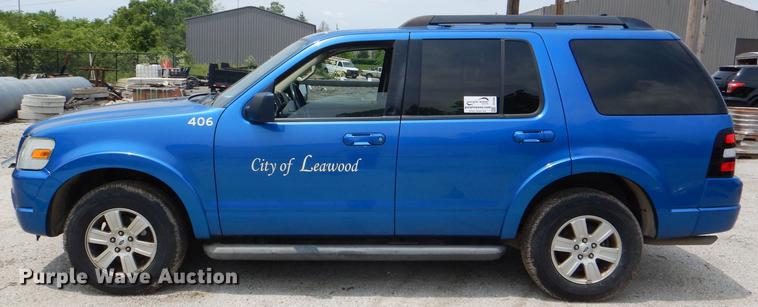 image for item DE3569 2010 Ford Explorer SUV