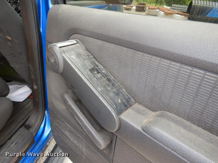 image for item DE3569 2010 Ford Explorer SUV