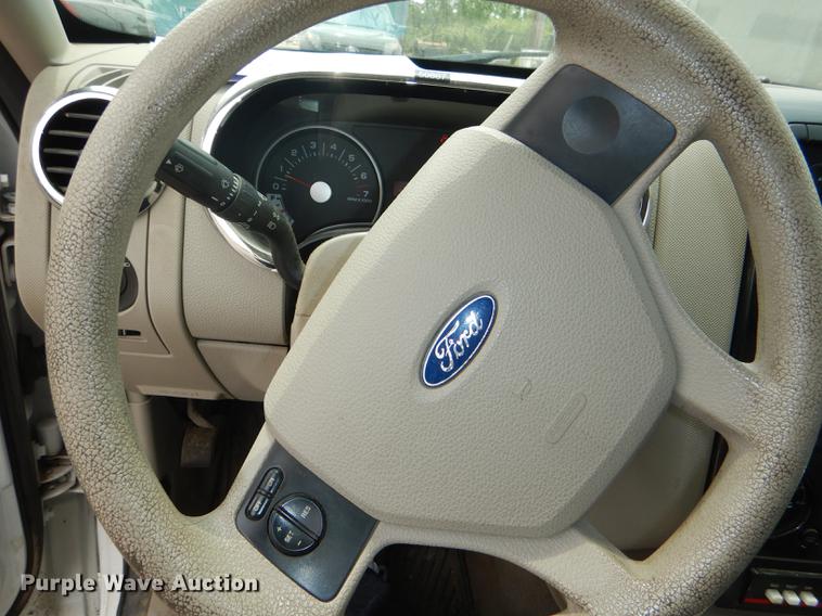 image for item DE3571 2007 Ford Explorer SUV