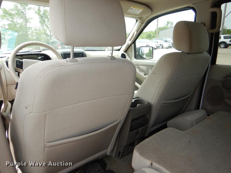 image for item DE3573 2007 Ford Explorer SUV