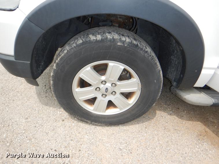 image for item DE3573 2007 Ford Explorer SUV
