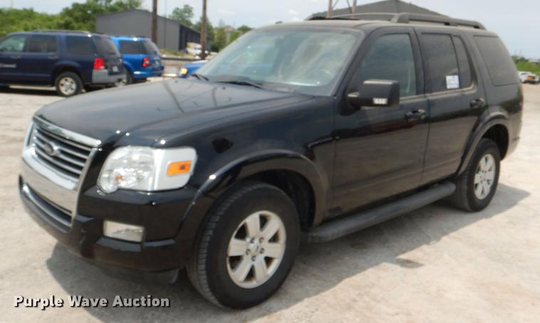 image for item DE3576 2010 Ford Explorer SUV