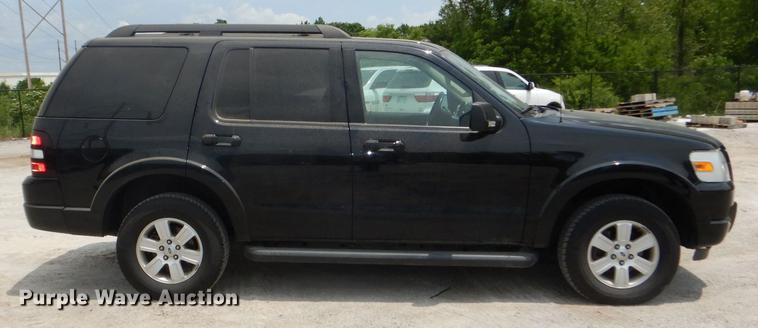 image for item DE3576 2010 Ford Explorer SUV
