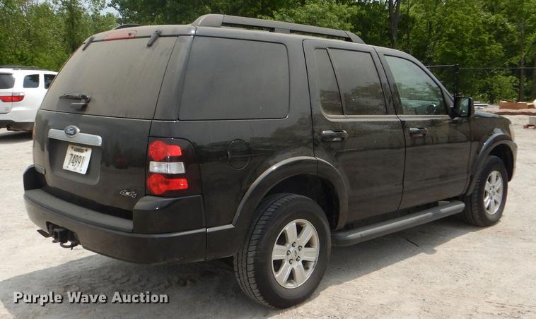 image for item DE3576 2010 Ford Explorer SUV