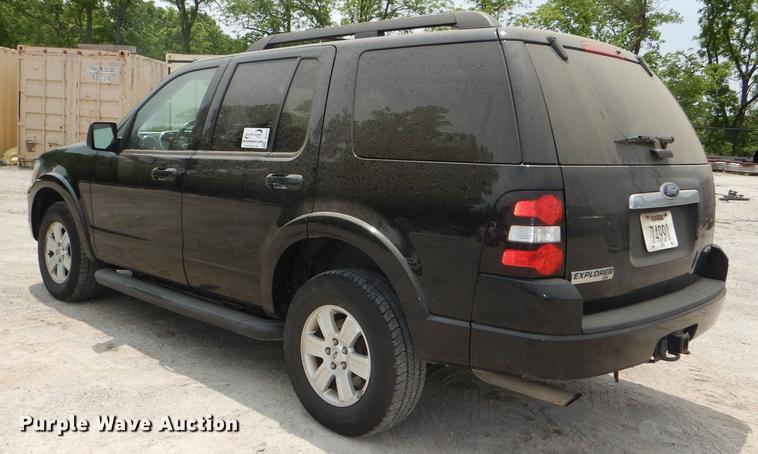 image for item DE3576 2010 Ford Explorer SUV
