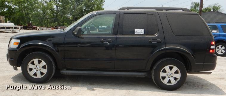 image for item DE3576 2010 Ford Explorer SUV