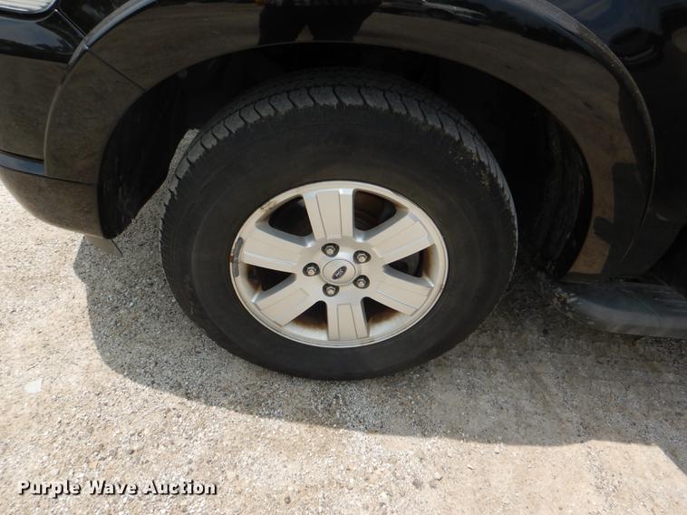 image for item DE3576 2010 Ford Explorer SUV