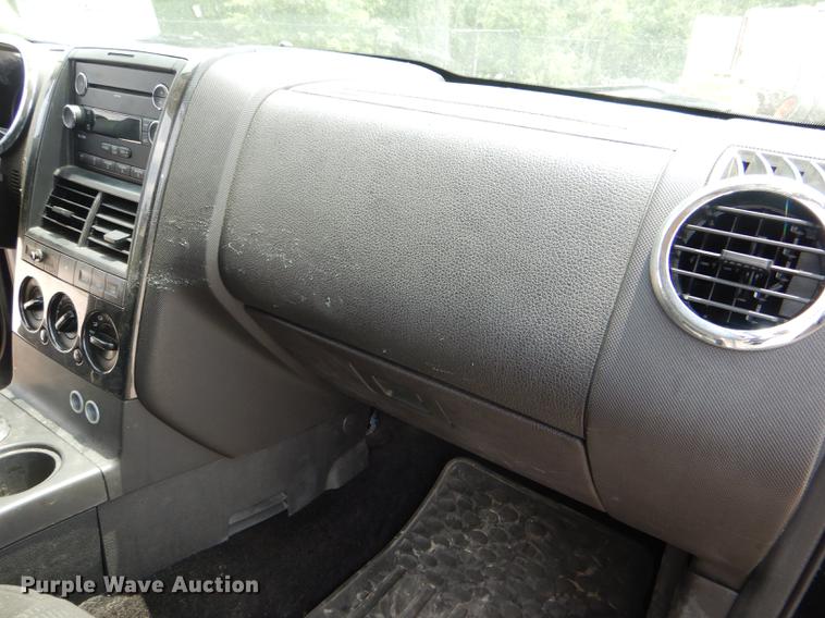 image for item DE3576 2010 Ford Explorer SUV