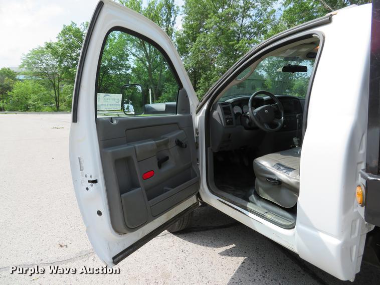 image for item DE8127 2009 Dodge Ram 4500 dump flatbed truck