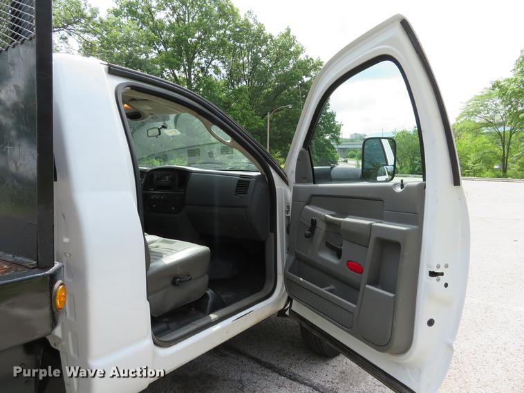 image for item DE8127 2009 Dodge Ram 4500 dump flatbed truck