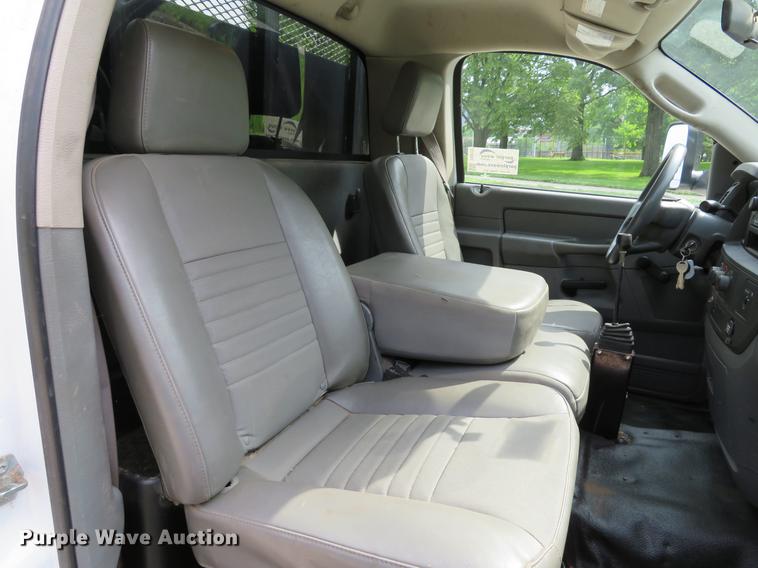 image for item DE8127 2009 Dodge Ram 4500 dump flatbed truck