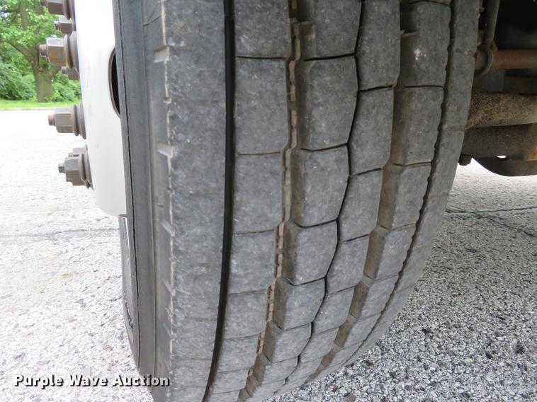 image for item DE8127 2009 Dodge Ram 4500 dump flatbed truck