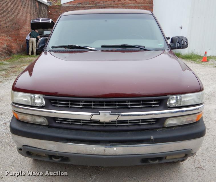 image for item DE8340 2000 Chevrolet Silverado 1500 LS Ext. Cab pickup truck