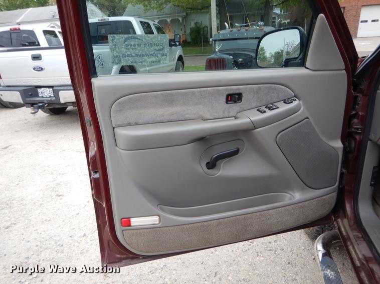 image for item DE8340 2000 Chevrolet Silverado 1500 LS Ext. Cab pickup truck