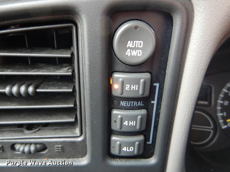 image for item DE8340 2000 Chevrolet Silverado 1500 LS Ext. Cab pickup truck