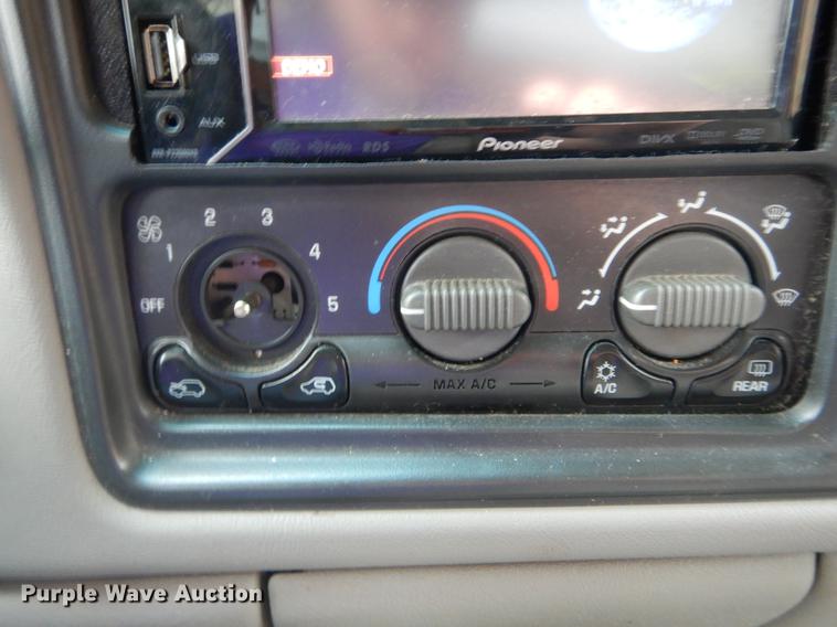 image for item DE8340 2000 Chevrolet Silverado 1500 LS Ext. Cab pickup truck