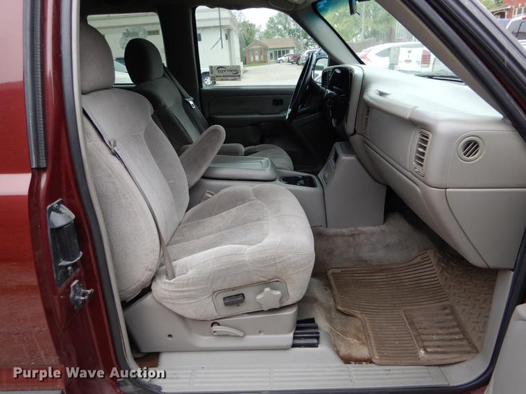 image for item DE8340 2000 Chevrolet Silverado 1500 LS Ext. Cab pickup truck