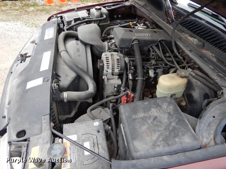 image for item DE8340 2000 Chevrolet Silverado 1500 LS Ext. Cab pickup truck