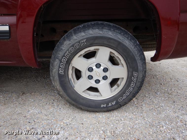 image for item DE8340 2000 Chevrolet Silverado 1500 LS Ext. Cab pickup truck